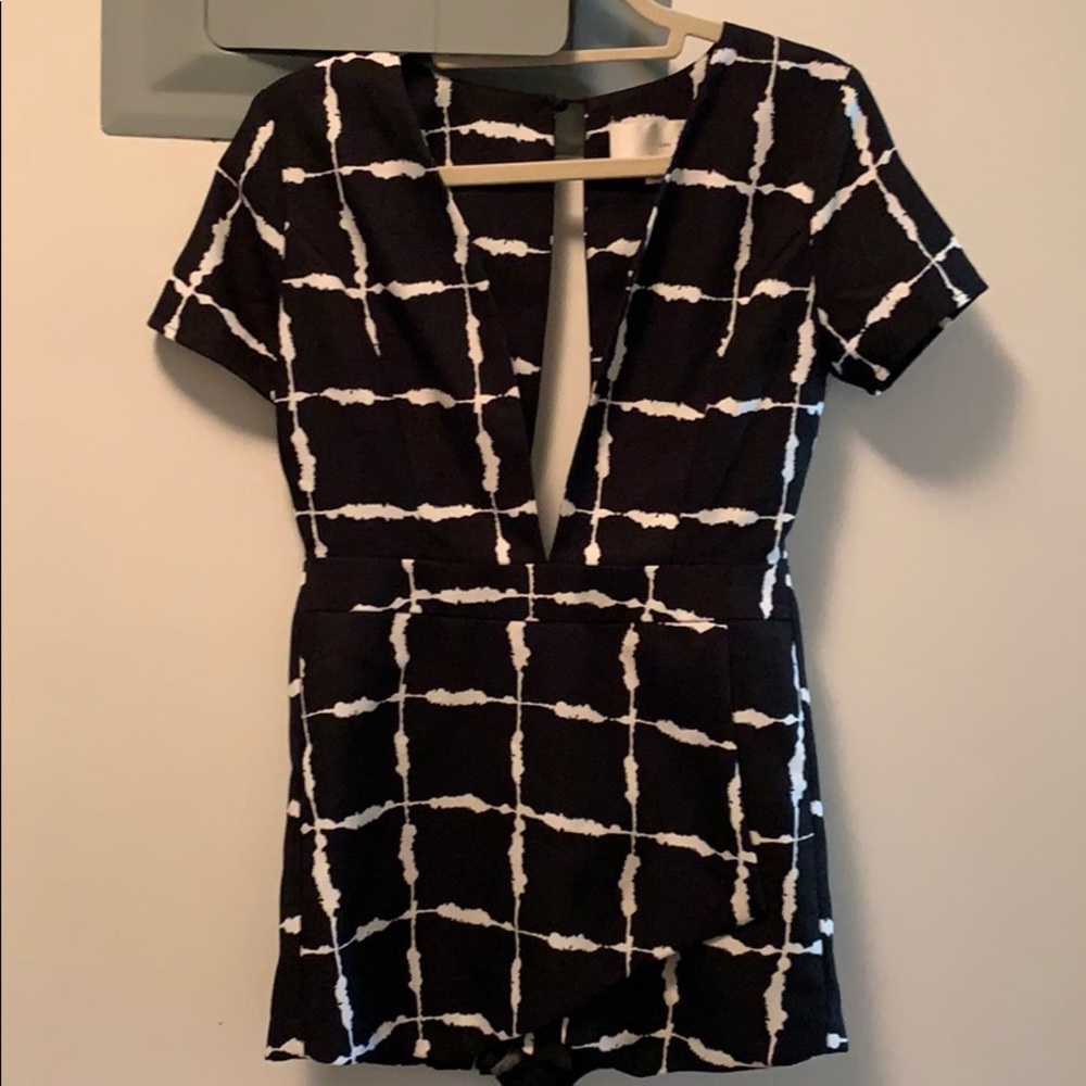 Low cut J.O.A Romper